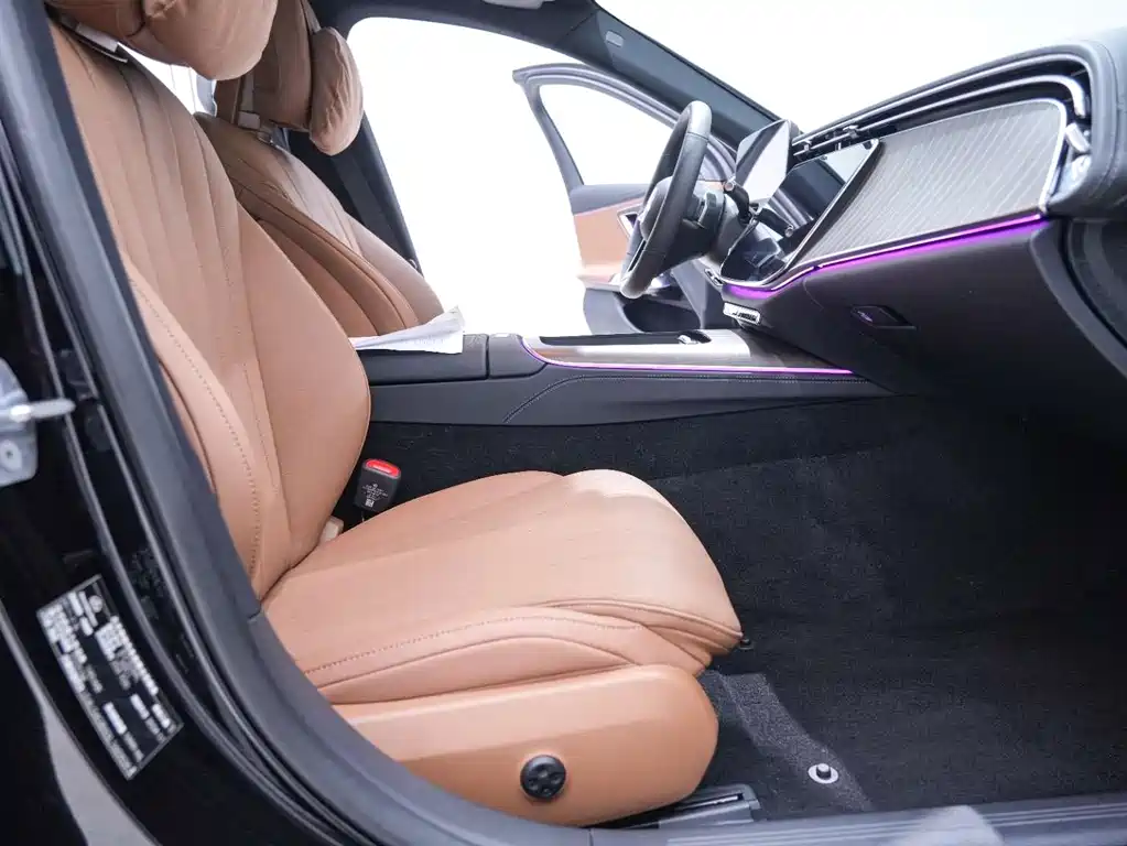 Mercedes-Benz E-Class — миниатюра 25