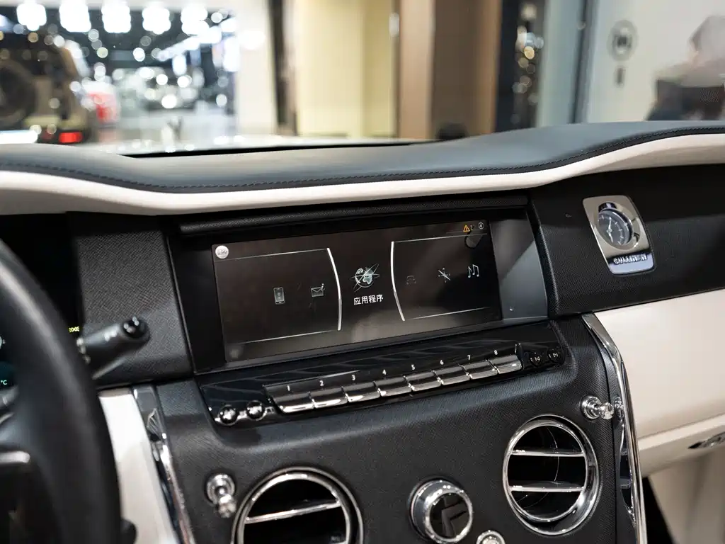 Rolls-Royce Cullinan — миниатюра 21