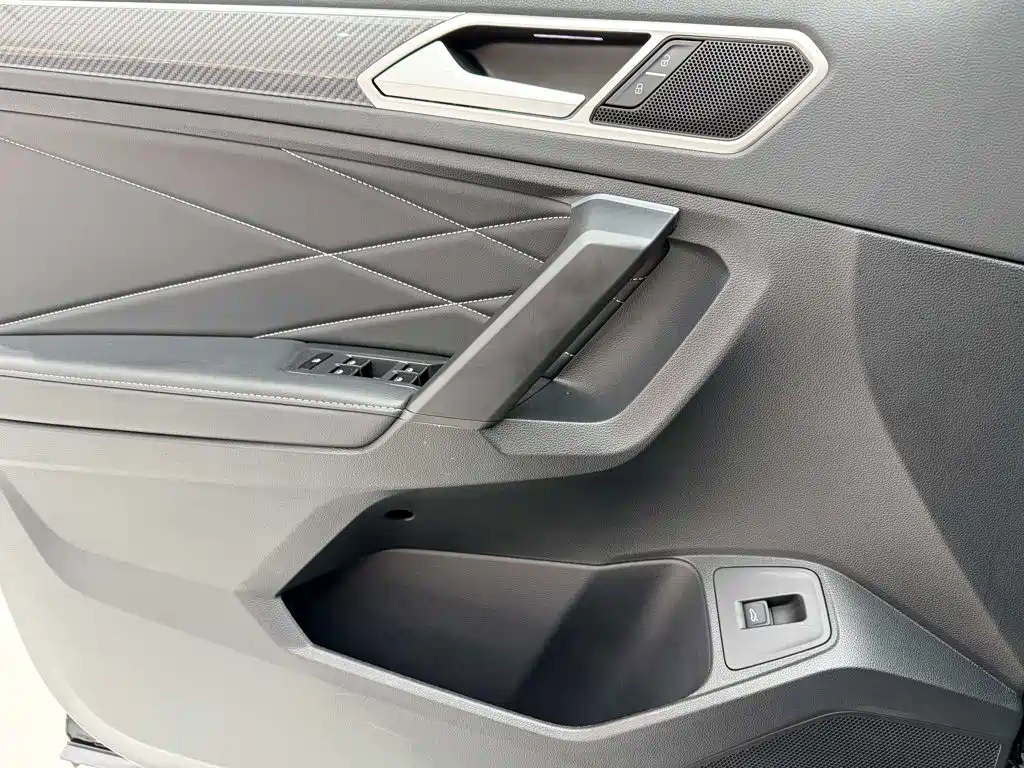 Volkswagen Tiguan L — миниатюра 16