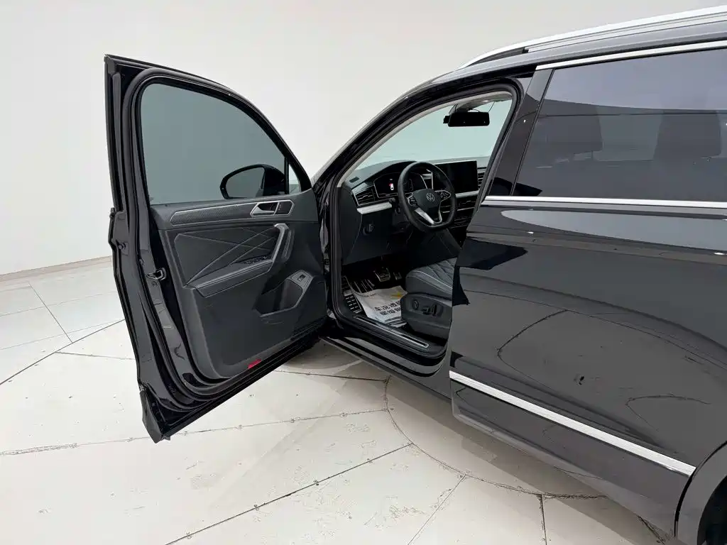 Volkswagen Tiguan L — миниатюра 24