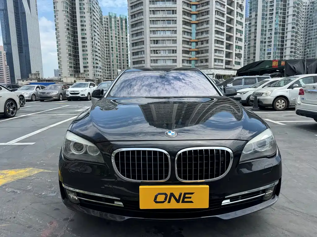 BMW 7 Series — миниатюра 2