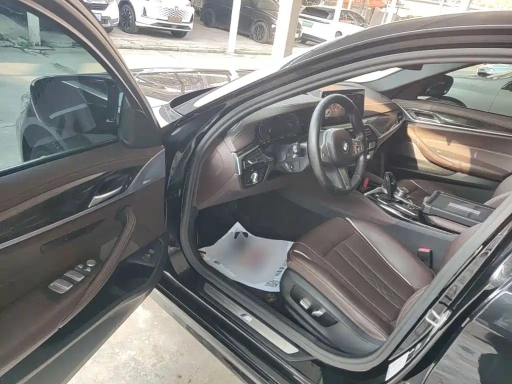BMW 5 Series — миниатюра 16