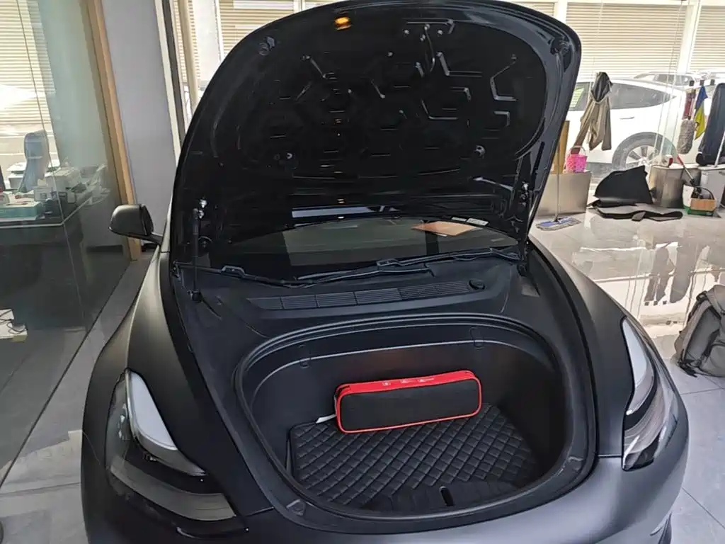 Tesla Model 3 — миниатюра 20