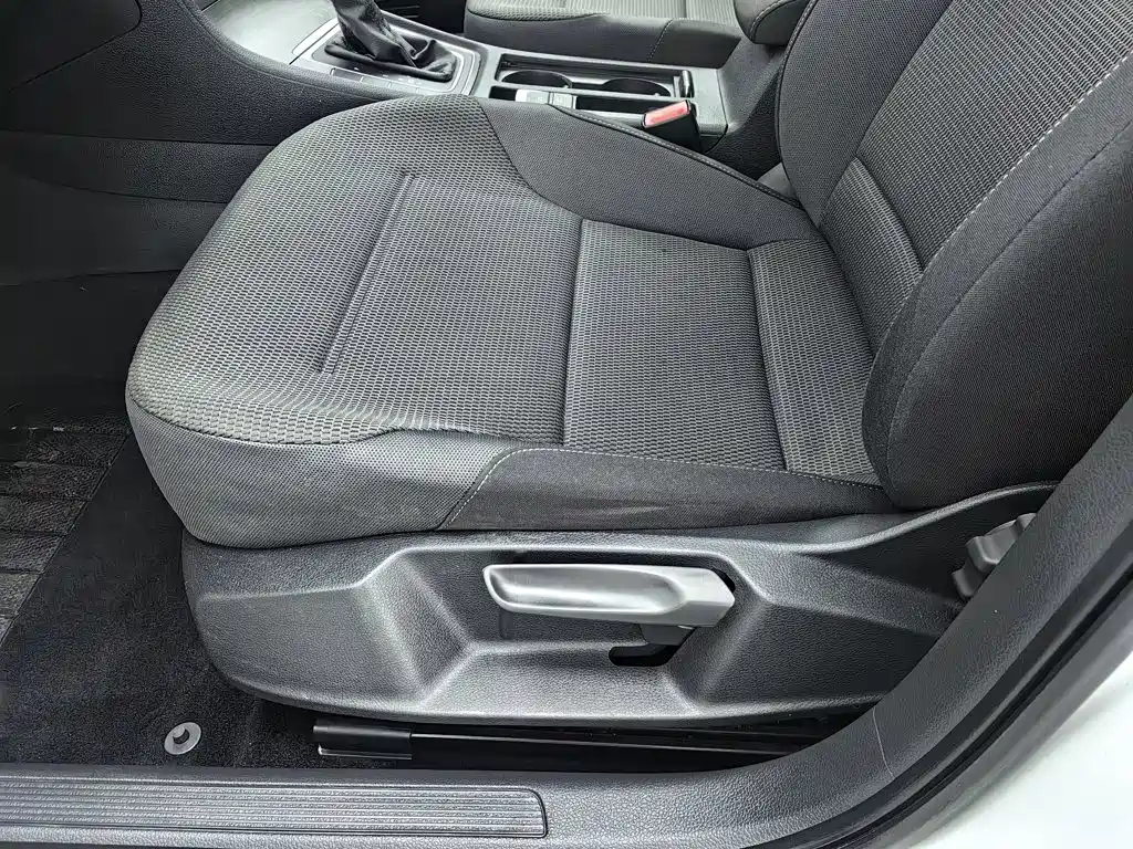 Volkswagen Golf — миниатюра 20
