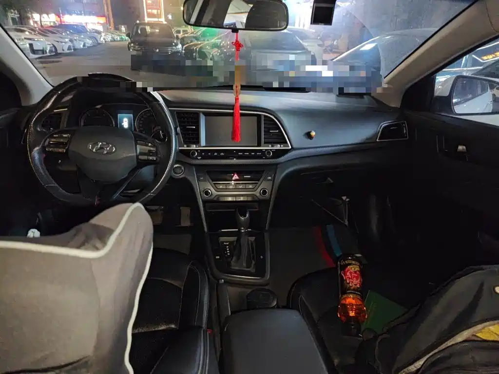 Hyundai Elantra — миниатюра 10