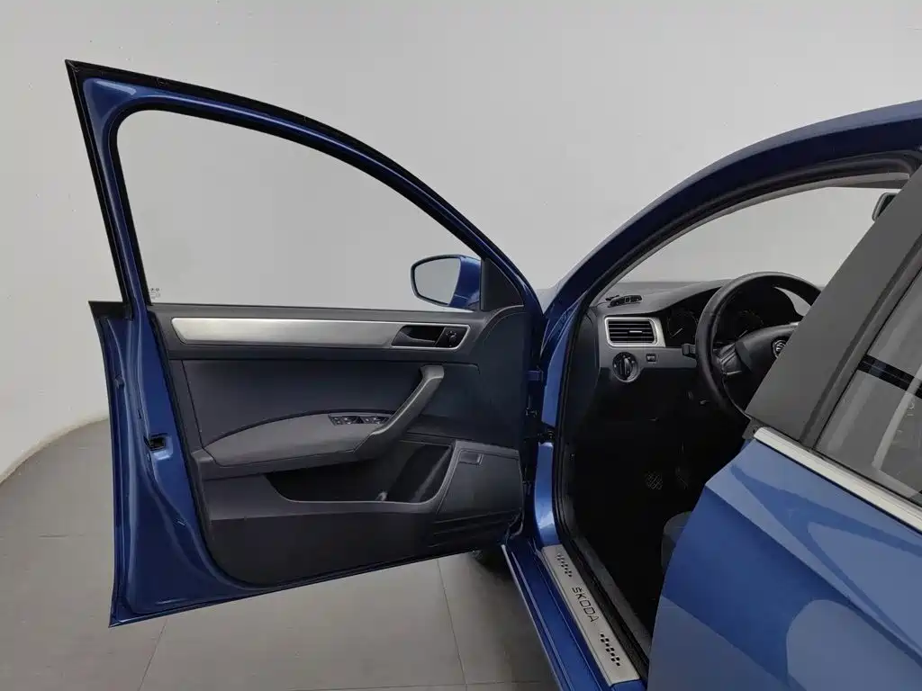 Skoda Rapid Spaceback — миниатюра 8
