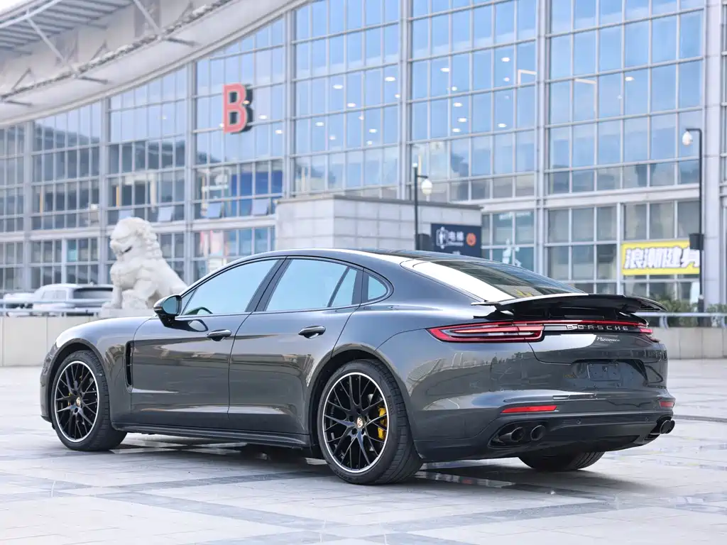 PORSCHE PANAMERA
