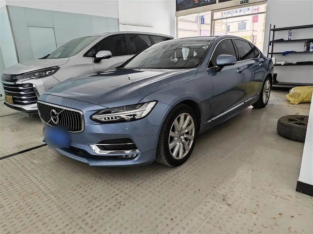 Купить Volvo S90