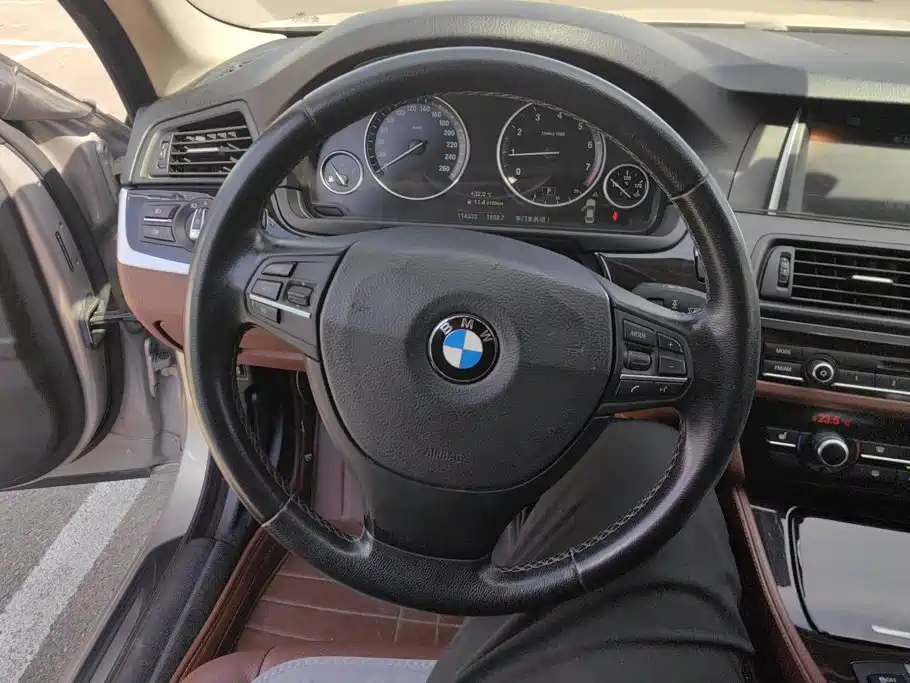 BMW 5 Series — миниатюра 15