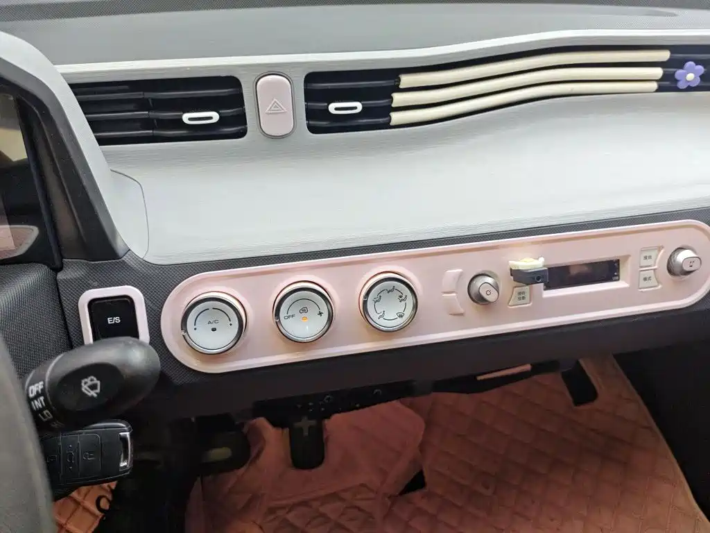 Wuling MINIEV — миниатюра 20