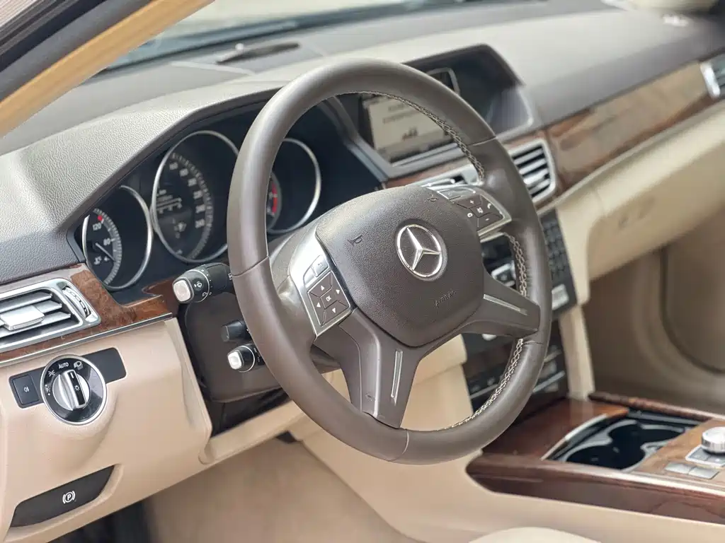 Mercedes-Benz E-Class — миниатюра 10