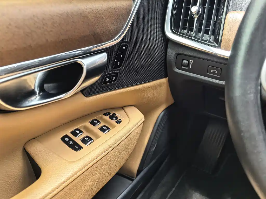 Volvo S90 2019 T5