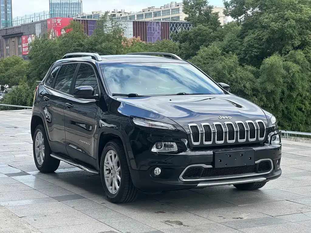 Jeep Cherokee — миниатюра 3