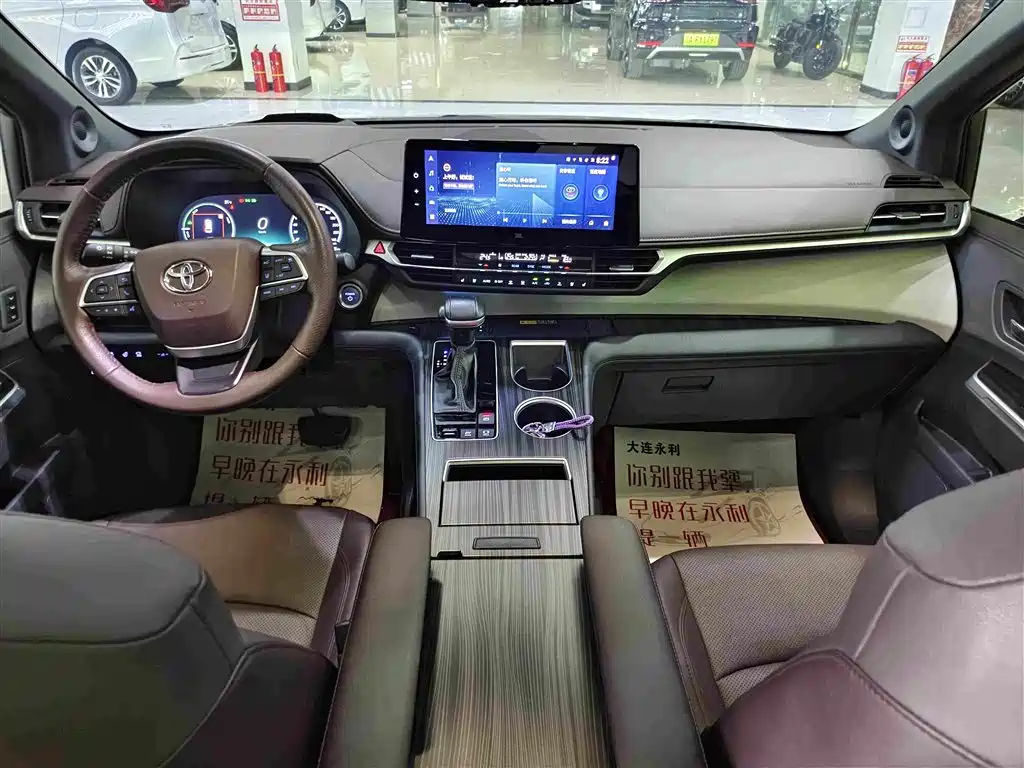 Toyota Granvia — миниатюра 5