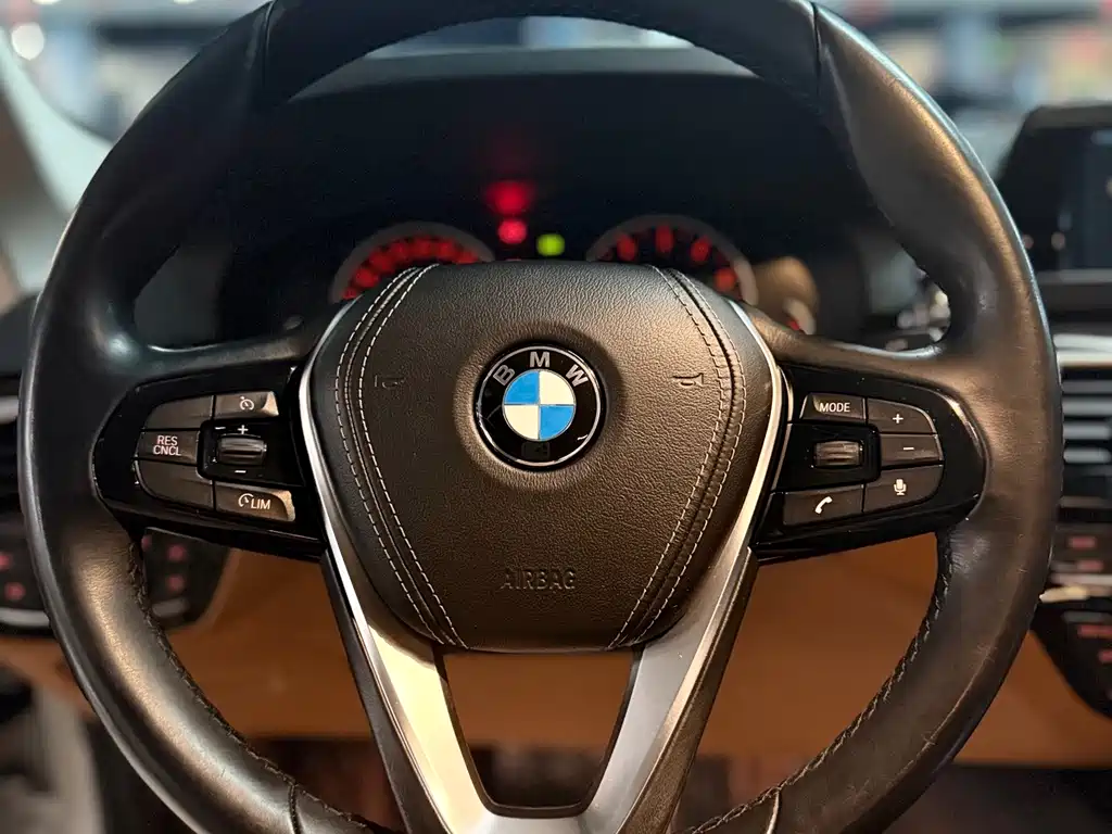 BMW 5 Series — миниатюра 14