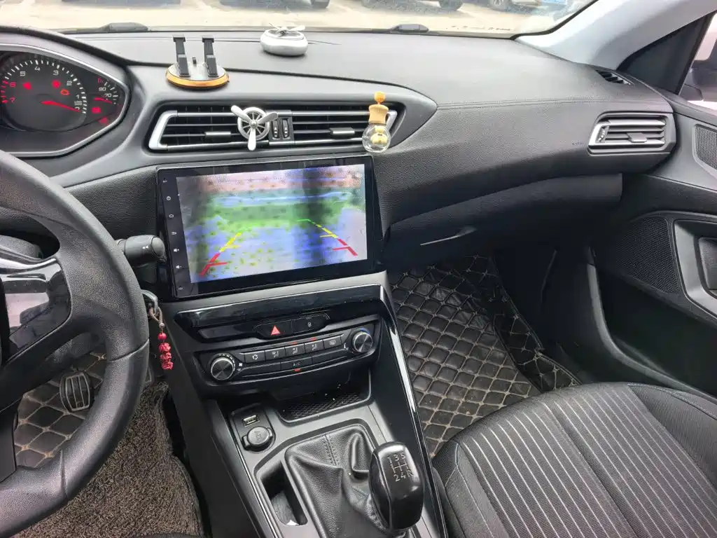 Peugeot 308 — миниатюра 12