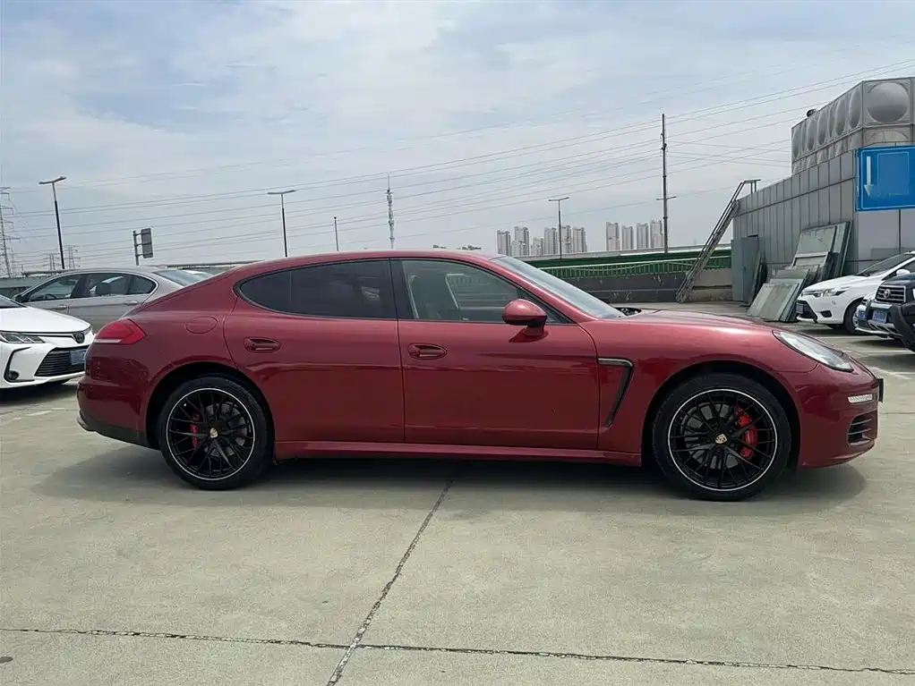 PORSCHE PANAMERA