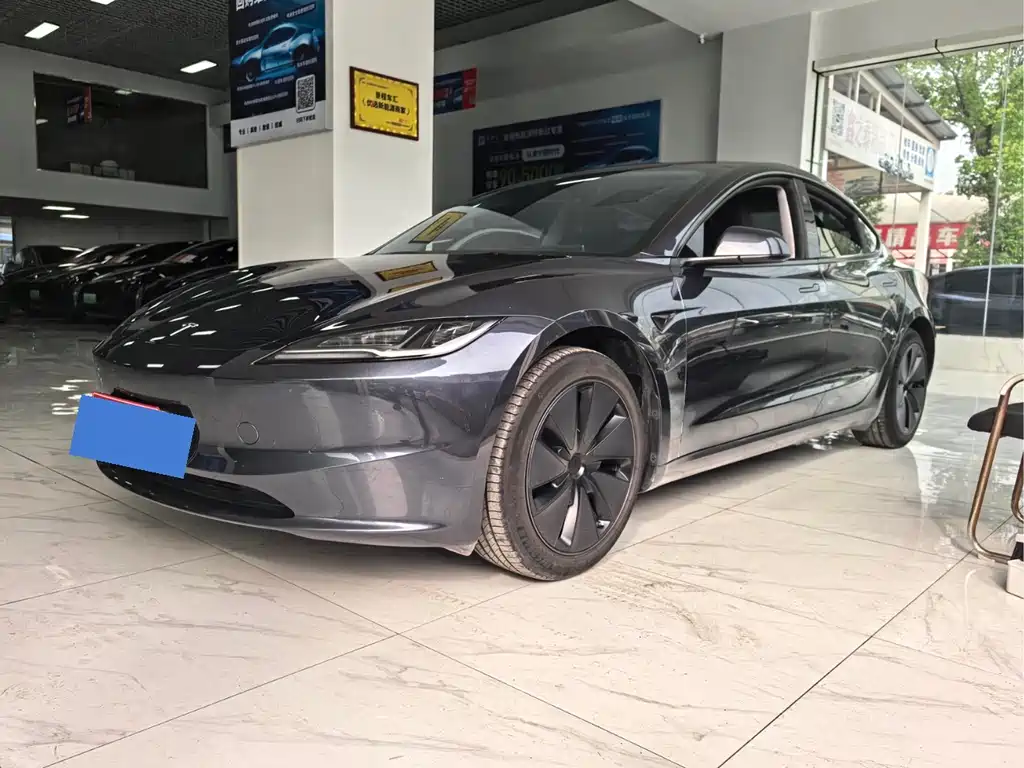 Tesla Model 3 2024