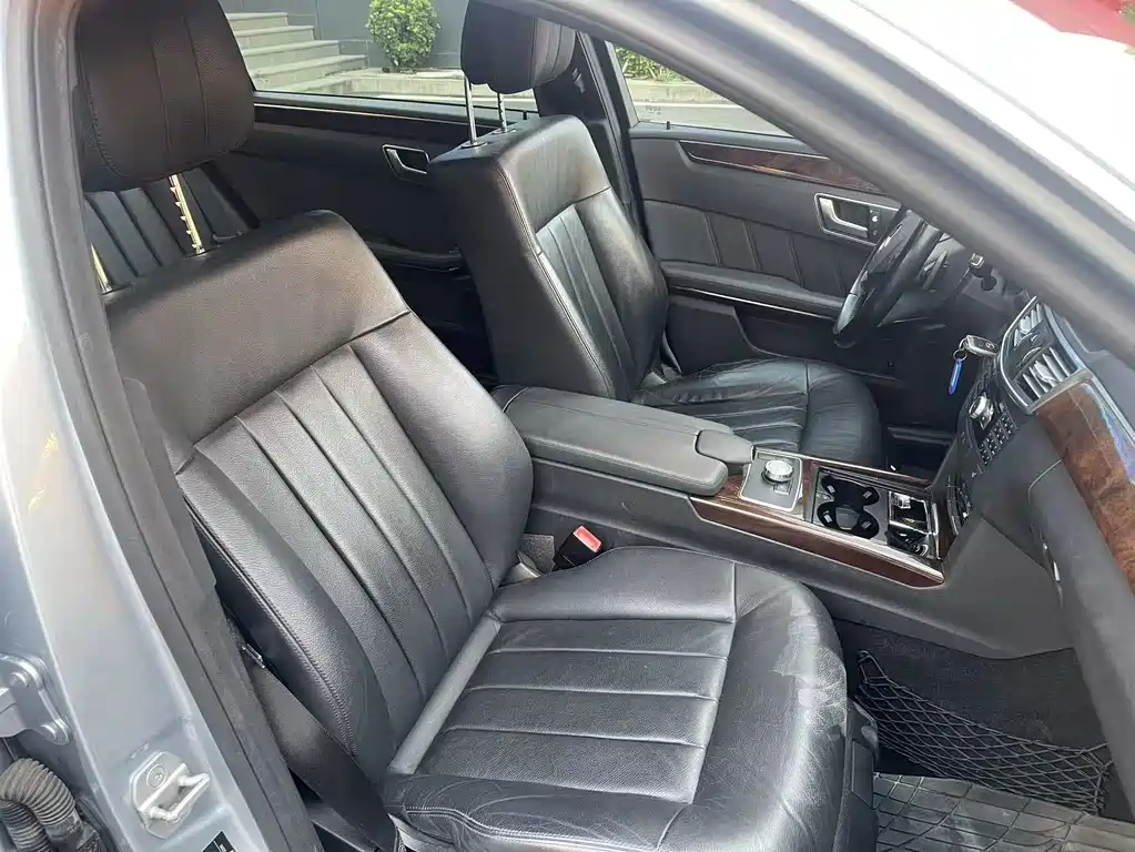 Mercedes-Benz E-Class — миниатюра 12