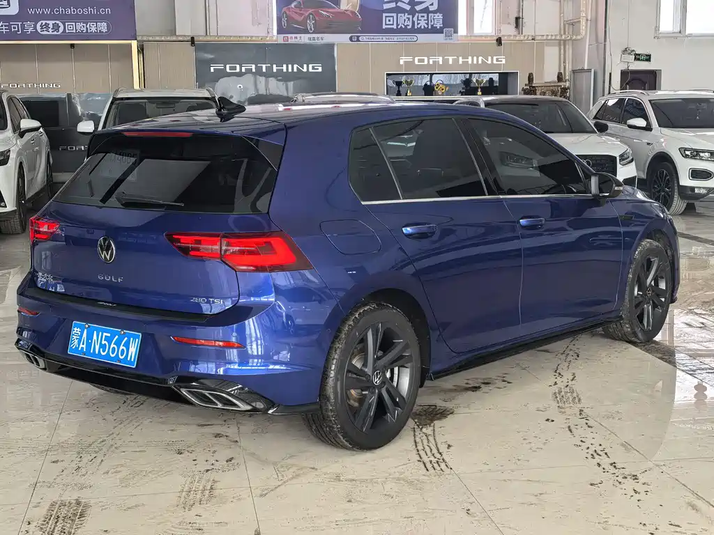 VOLKSWAGEN GOLF
