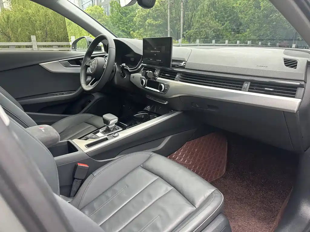 Audi A4 2024 Avant 40 TFSI Fashion Sport