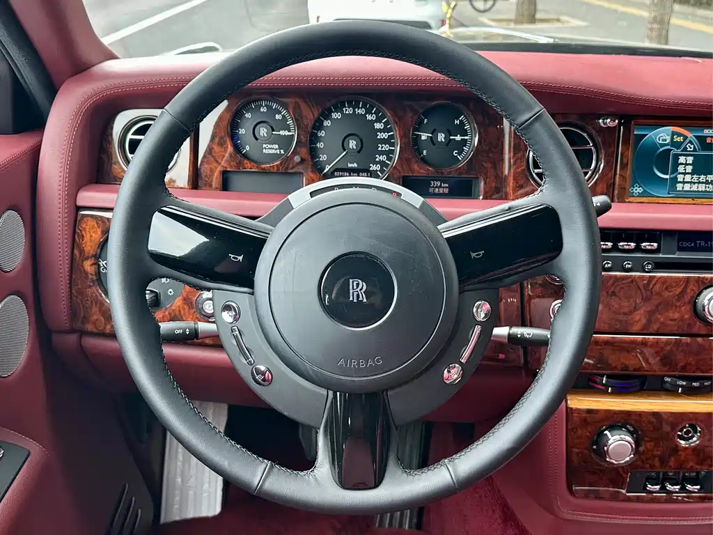 Rolls-Royce Phantom — миниатюра 9