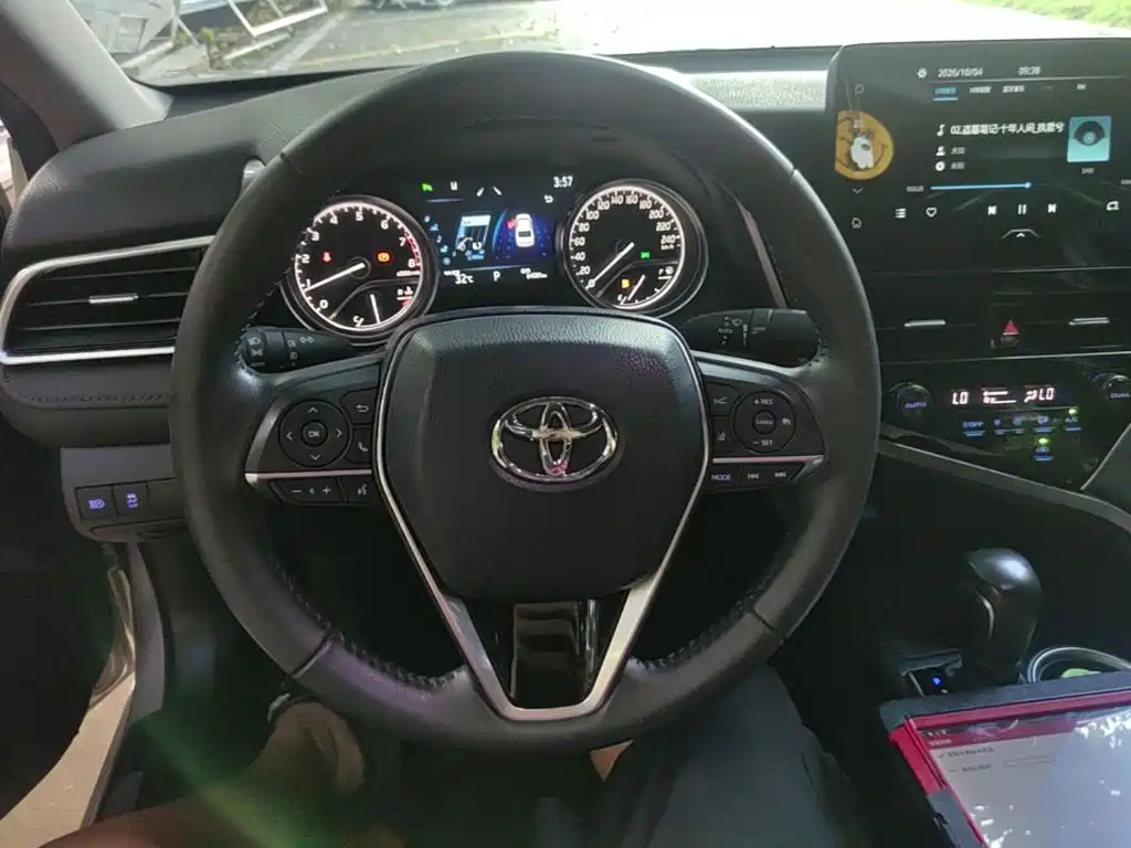 Toyota Camry — миниатюра 11