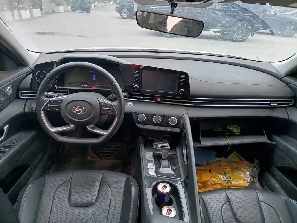 Hyundai Elantra — миниатюра 26