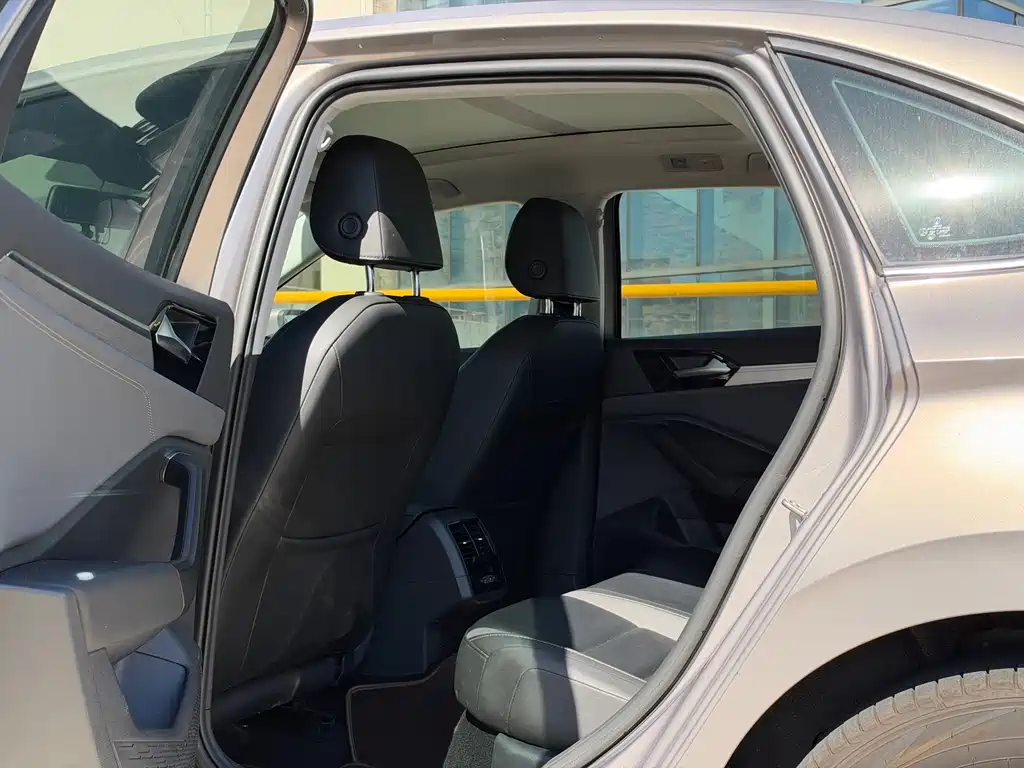 Volkswagen Sagitar — миниатюра 3