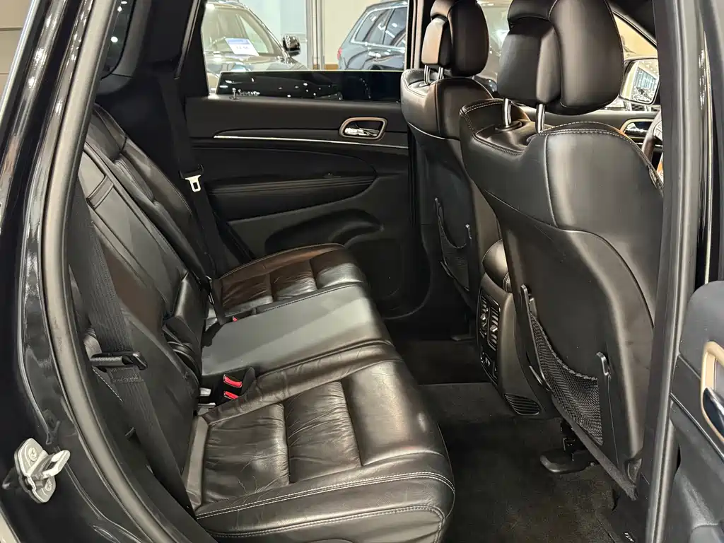 Jeep Grand Cherokee (Import) — миниатюра 12