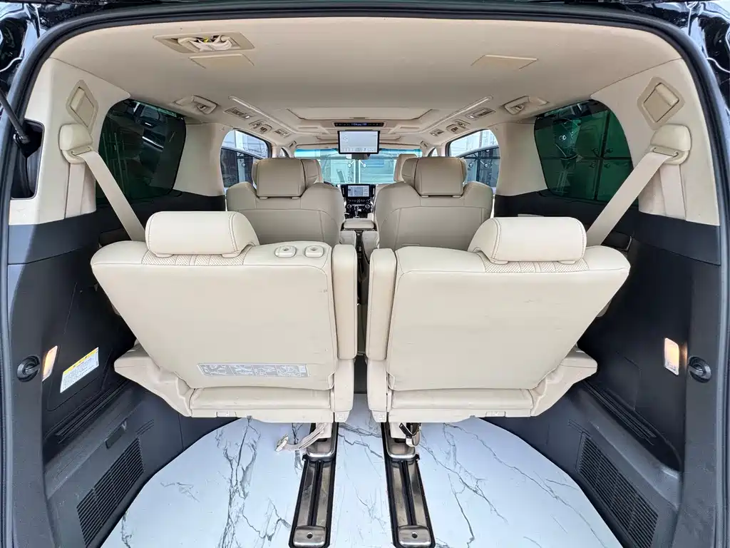 Toyota Alphard — миниатюра 21
