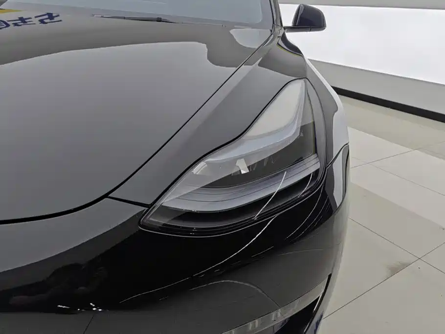 Tesla Model 3 — миниатюра 5