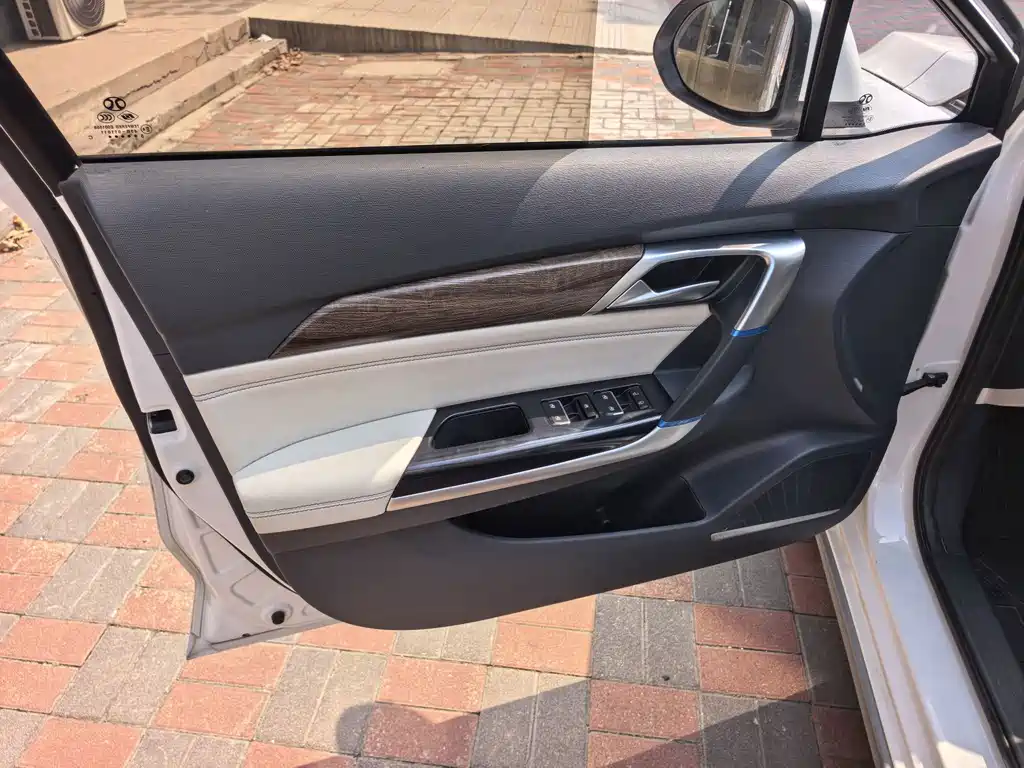 BAIC EU5 — миниатюра 5