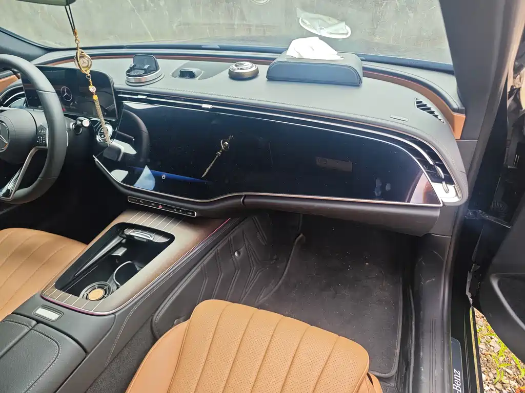 Mercedes-Benz E-Class — миниатюра 11