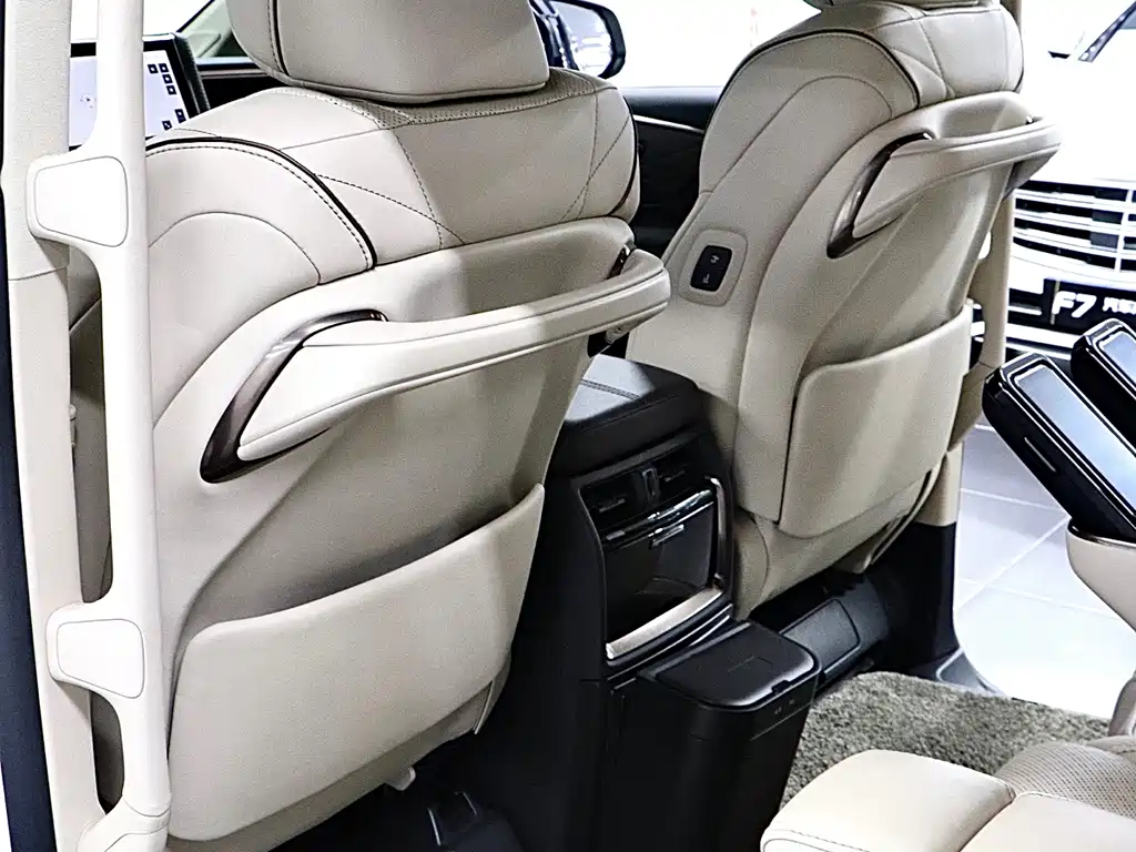 Toyota Vellfire — миниатюра 13
