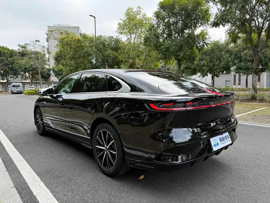 VOYAH LANTU CHASING LIGHT