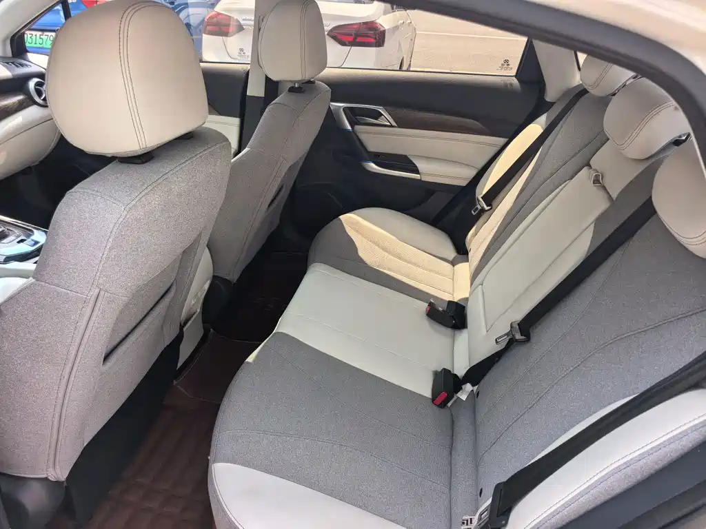 BAIC EU5 — миниатюра 9