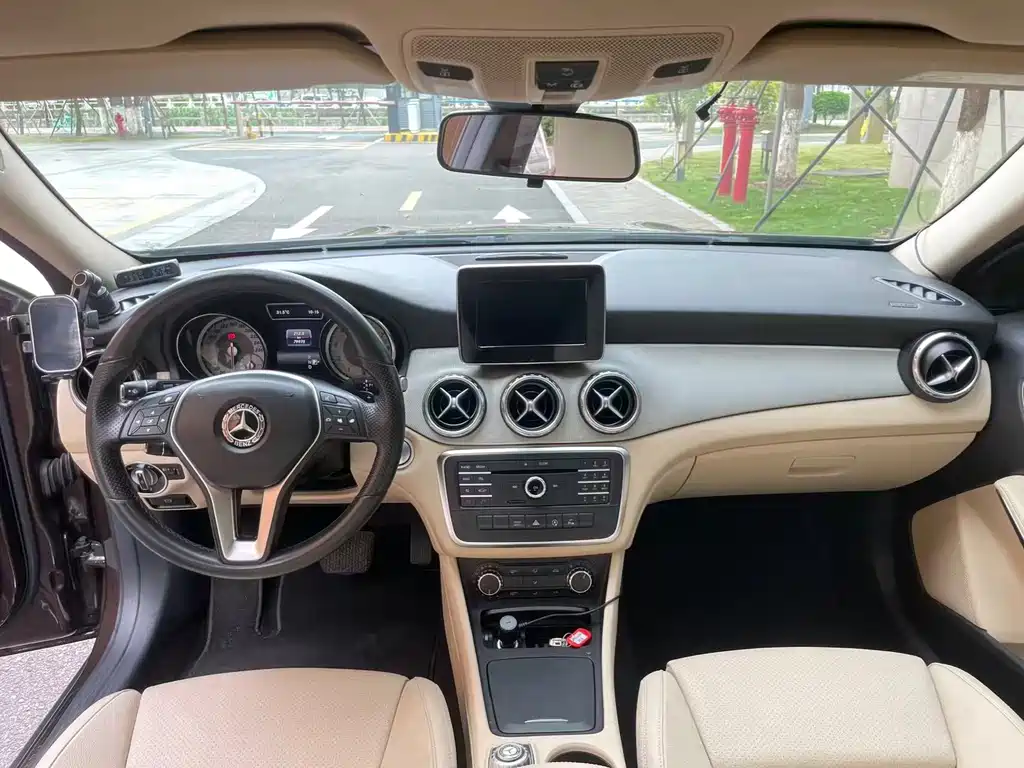 Mercedes-Benz GLA — миниатюра 8