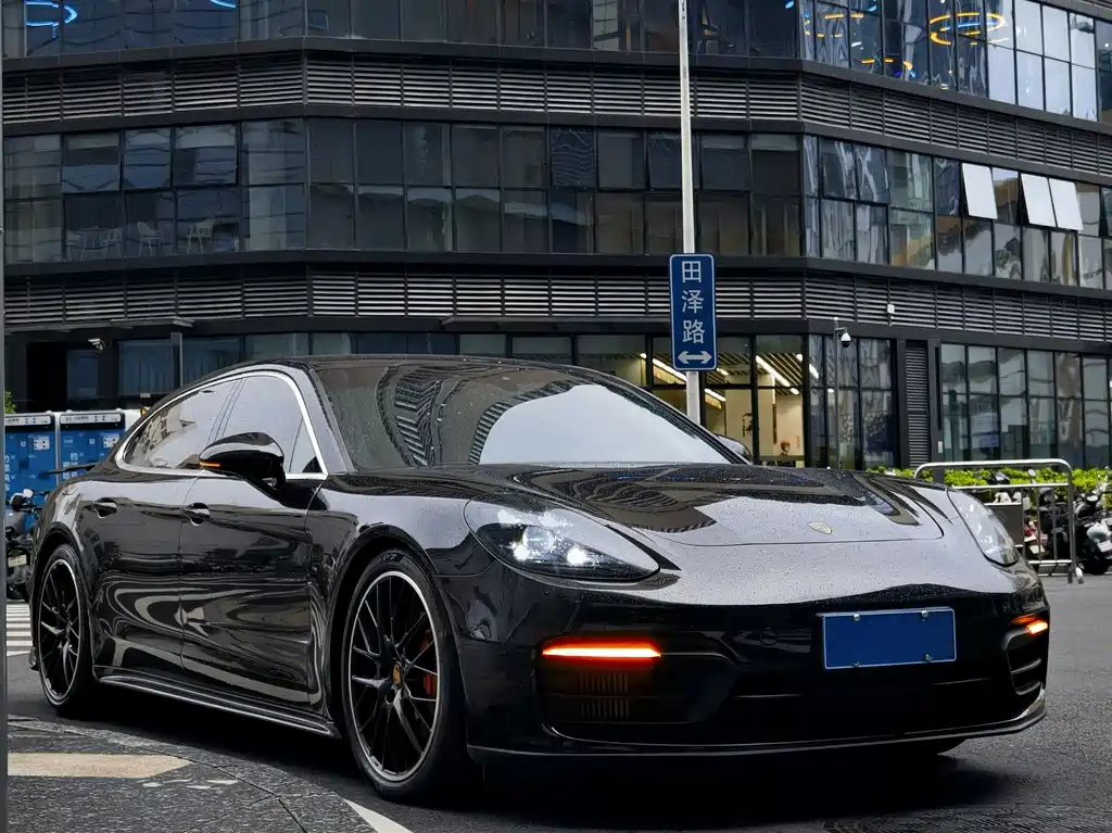 PORSCHE PANAMERA