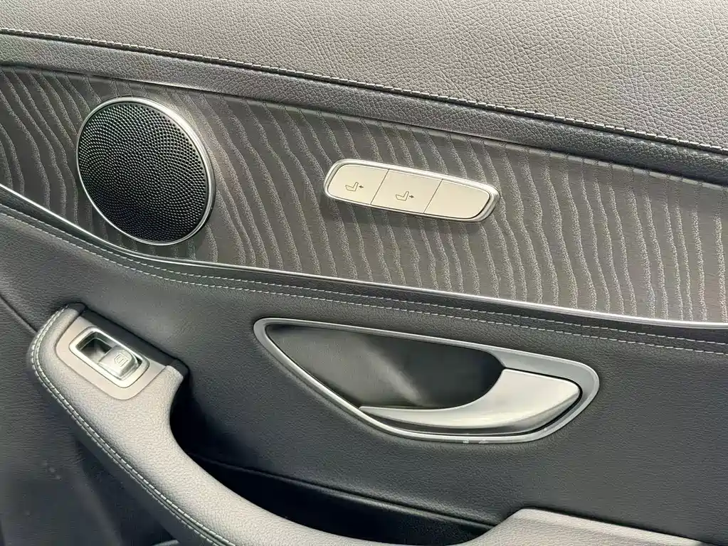 Mercedes-Benz C-Class — миниатюра 13