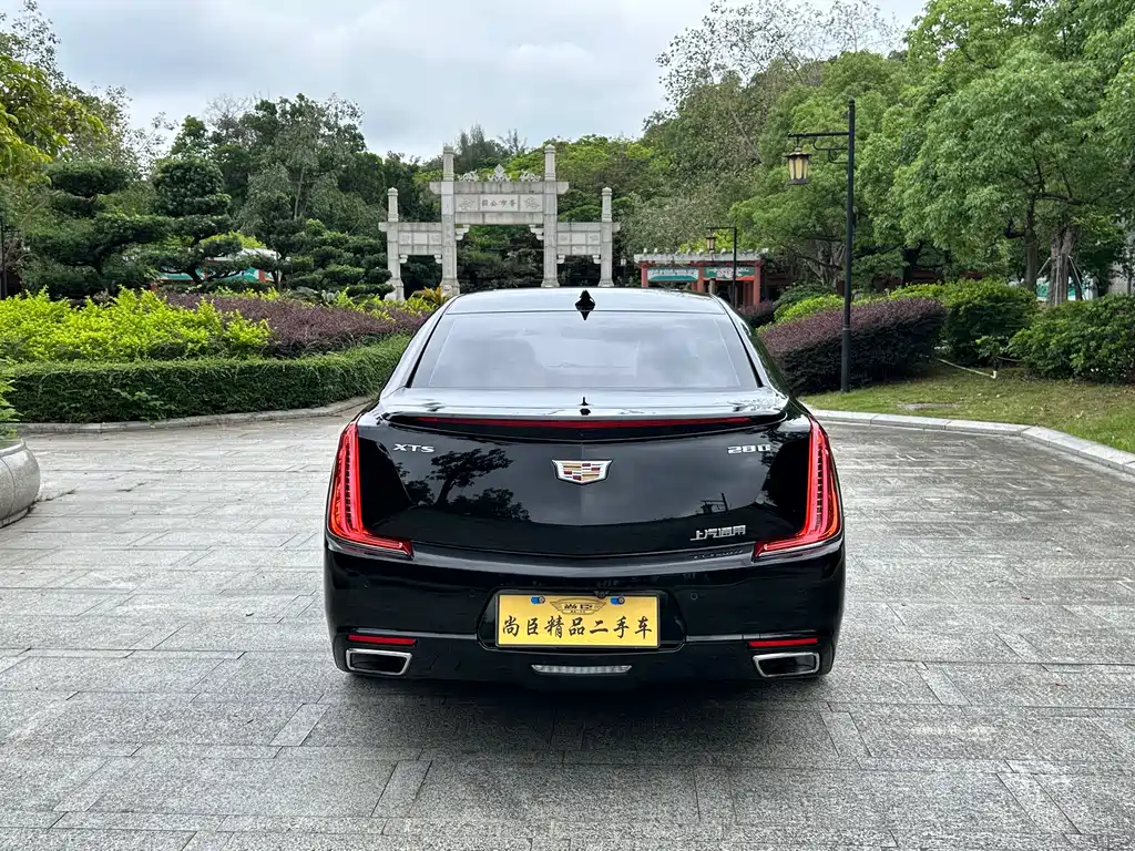 CADILLAC XTS