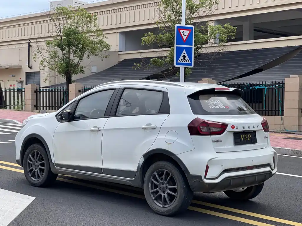 Geely Vision X3 — миниатюра 7
