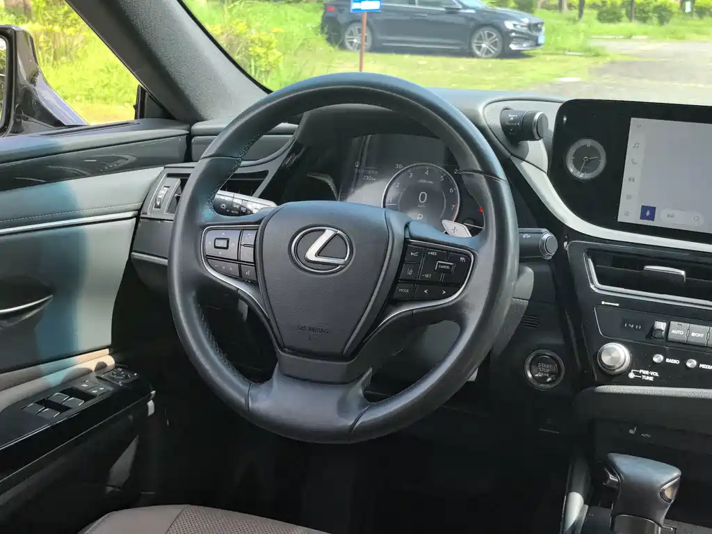 Lexus ES — миниатюра 8