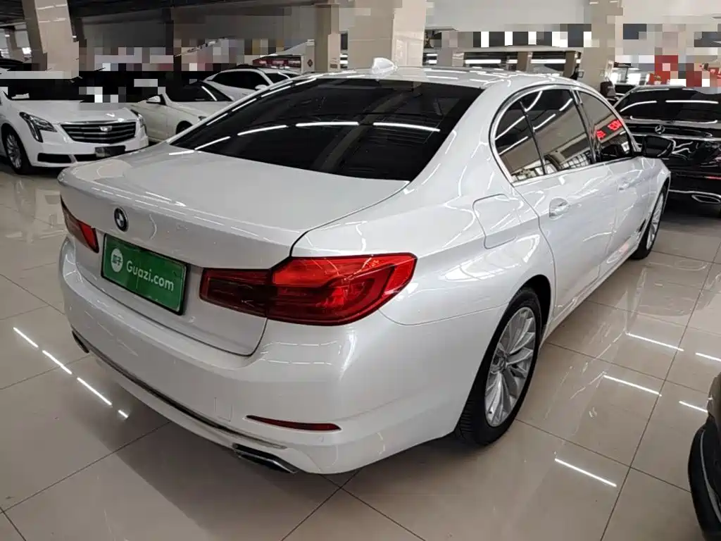 BMW 5 Series New Energy — миниатюра 7