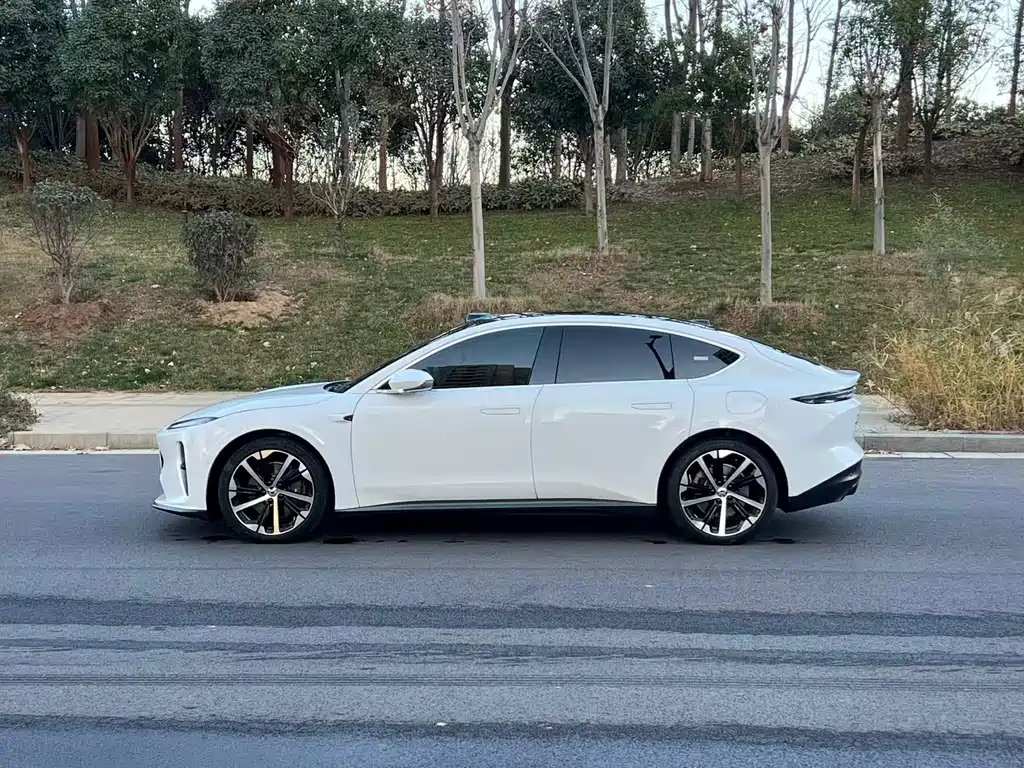NIO NIO ET5