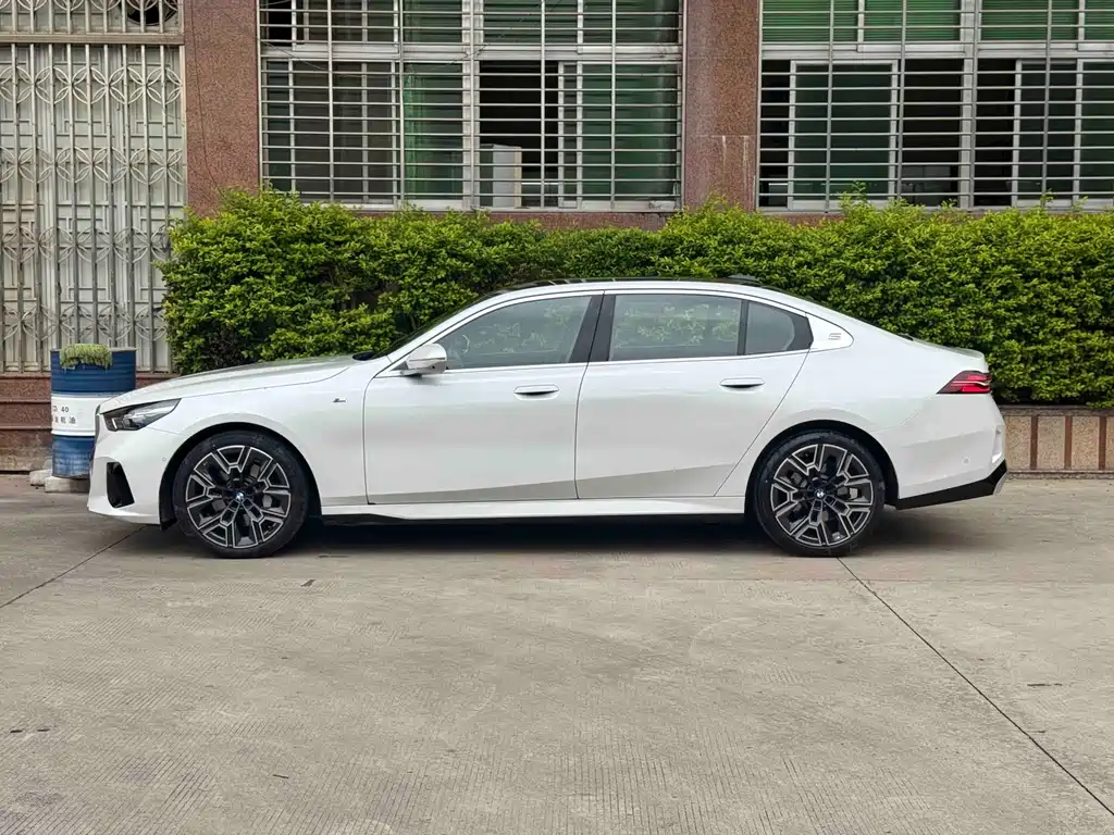 BMW 5 Series 5 2025 530Li Premium M Sport
