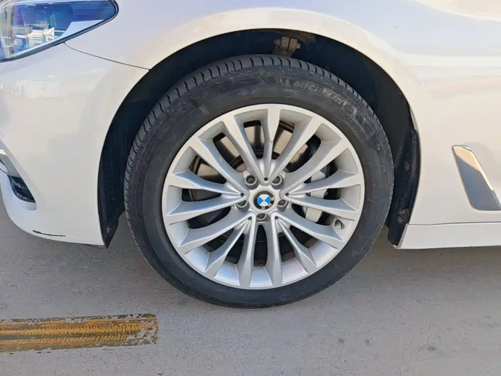 BMW 5 Series — миниатюра 23