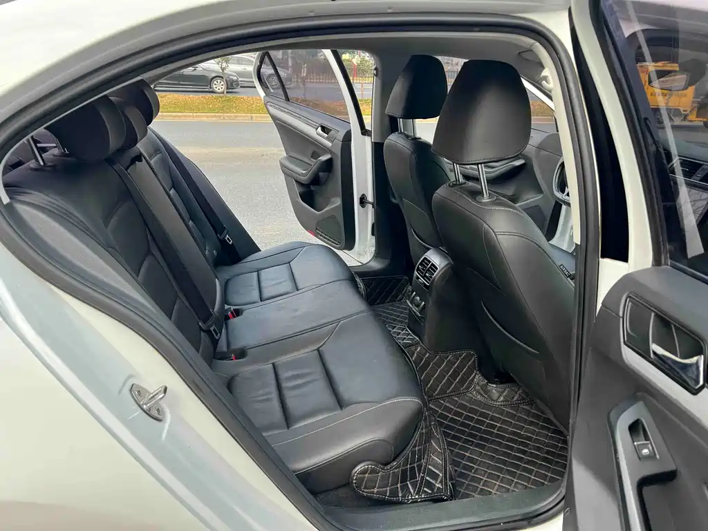 Volkswagen Sagitar — миниатюра 6