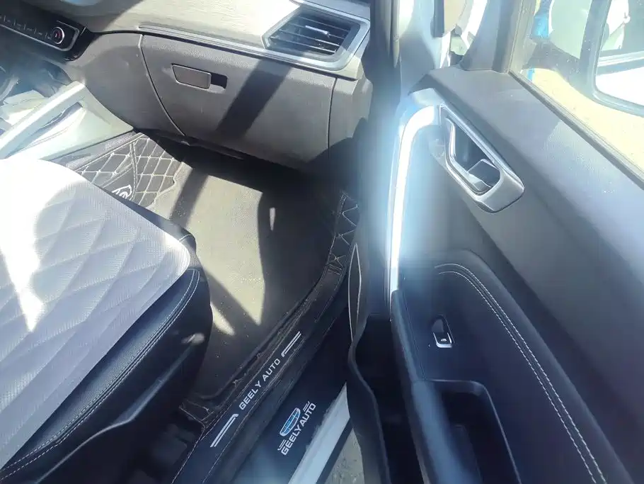 Geely Vision X3 — миниатюра 8