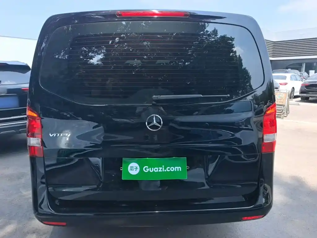 Mercedes-Benz Vito 2024 2.0T Elite 7 мест